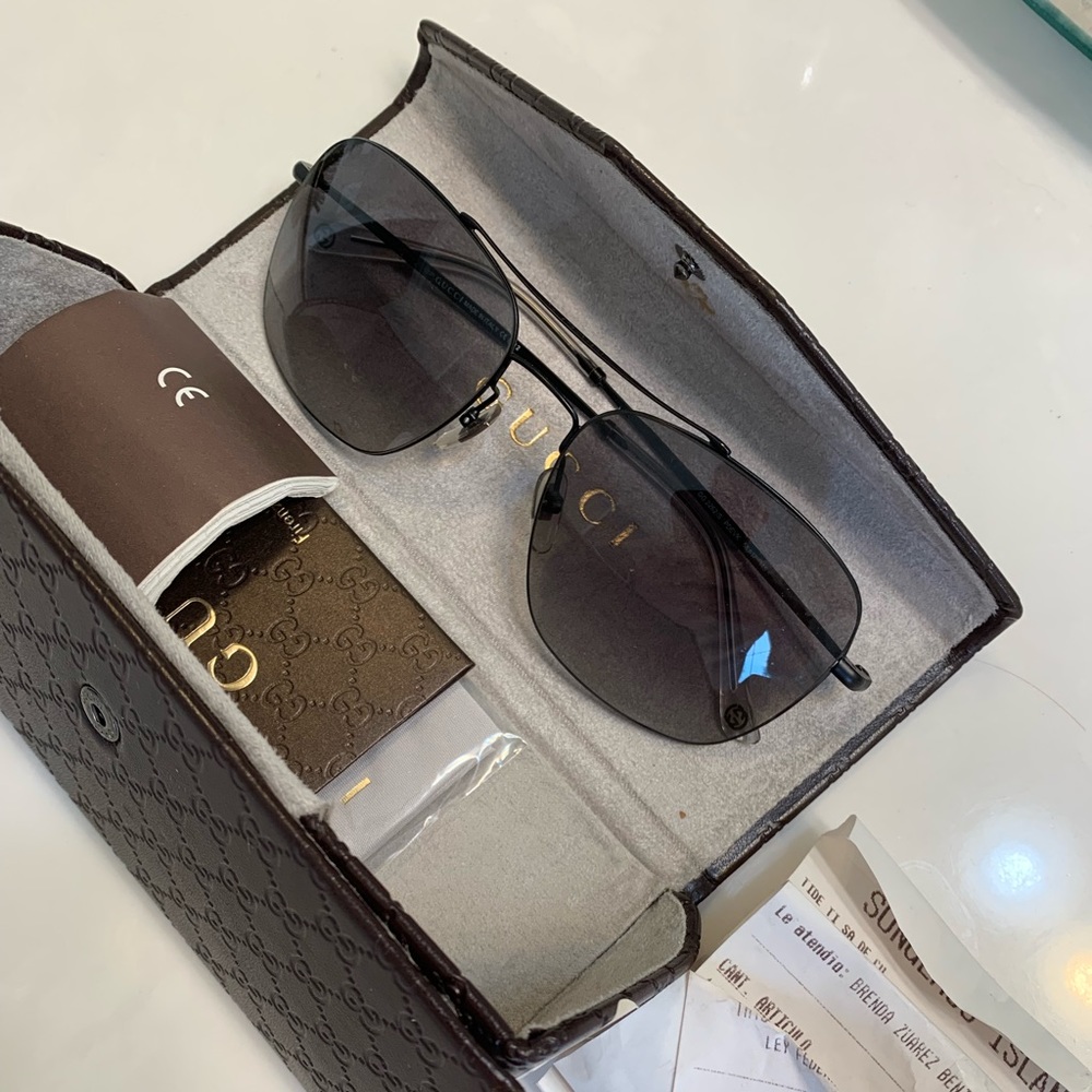 Gucci Sunglasses w/Leather Gucci Case & Receipt